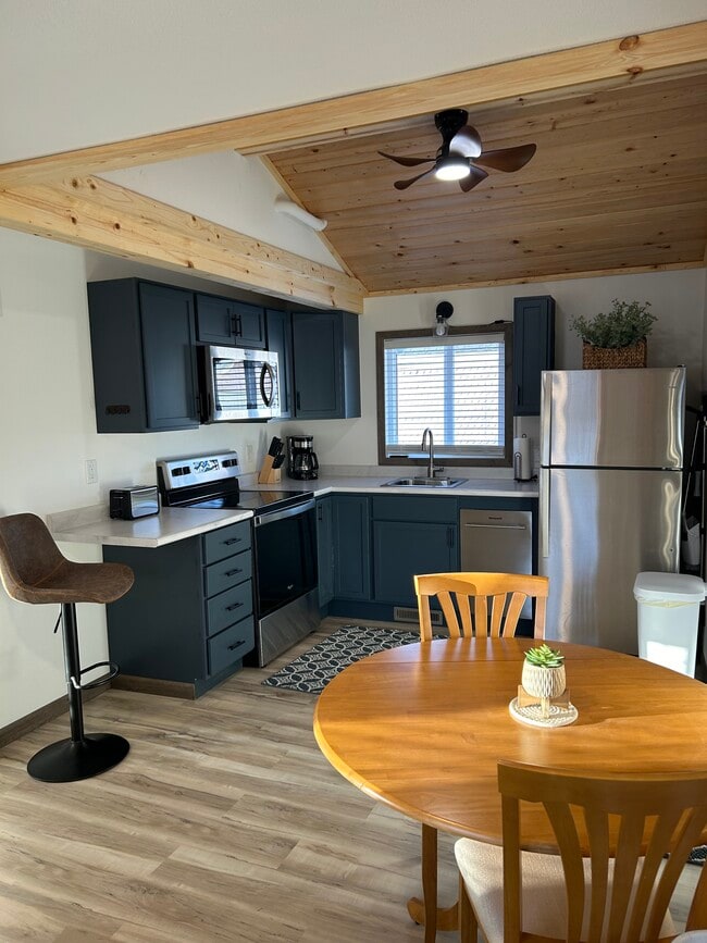 Photo - 1006 Irvine Ave NW