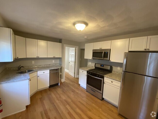 Building Photo - 2 bedroom in Somerville MA 02144 Rental