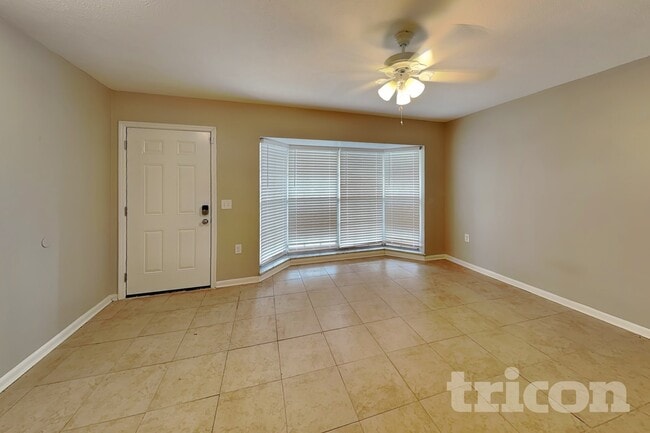 Photo - 311 E Windhorst Rd