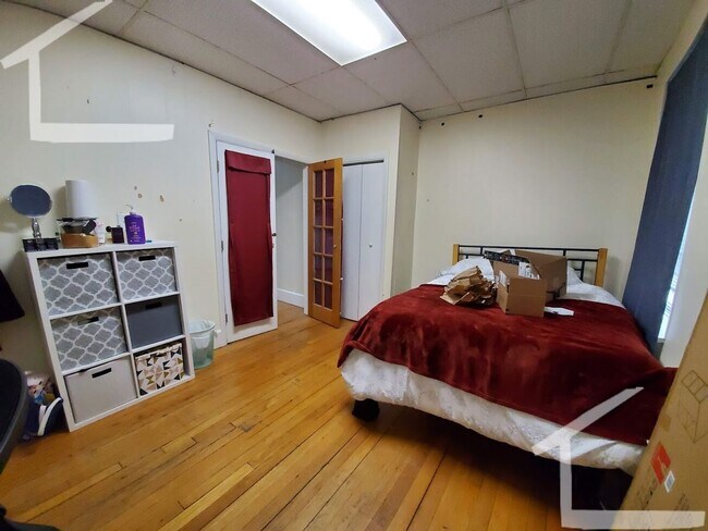 Photo - Great 2 Bed Close to BU and Green Line!