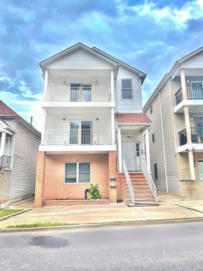 Photo - 264 Custer Ave Condo Unit 1
