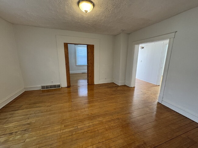 Photo - 2522 5th St NE