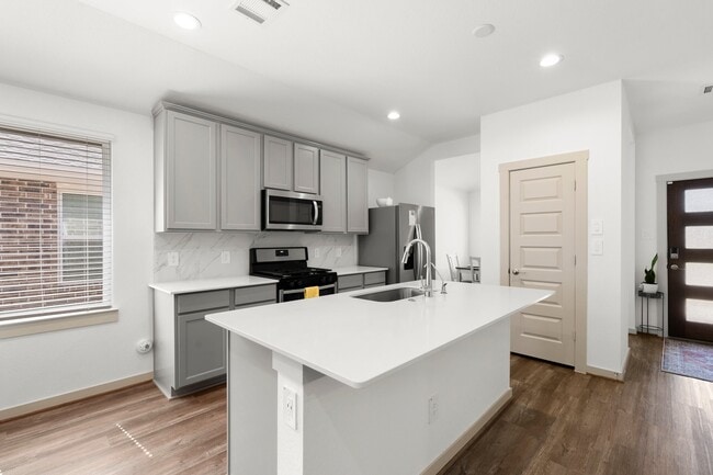 Photo - 6919 Fleetwood Crescent Wy