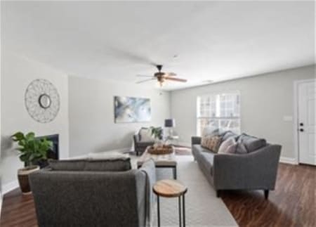 Blinds on all windows - 1109 Maple Tree Ln Unit 1109