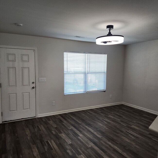 Photo - Almost New House for Rent in Lexington!