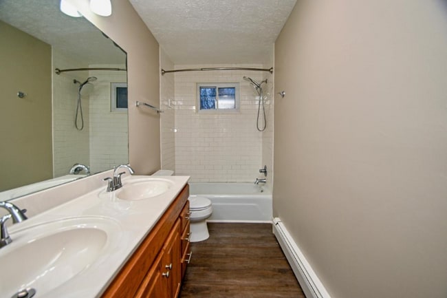 Photo - 457-459 Hutchison Dr Unit 457