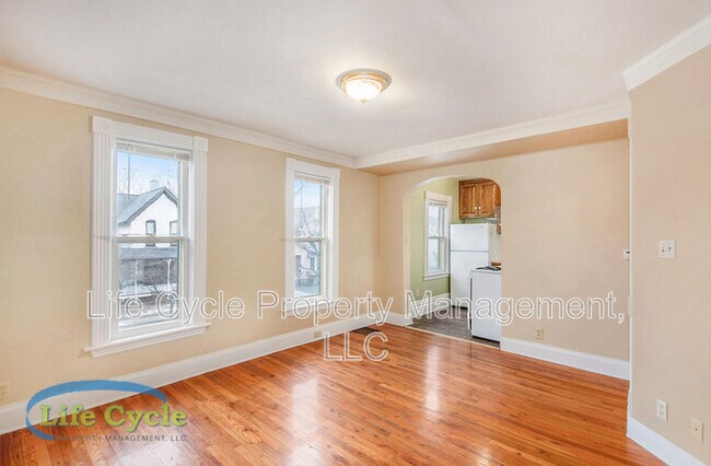 Photo - 310 Union Ave SE