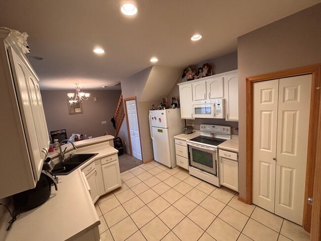 1019 NE Greenview Dr