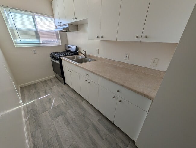 Photo - 11752 Coldbrook Ave Unidad C