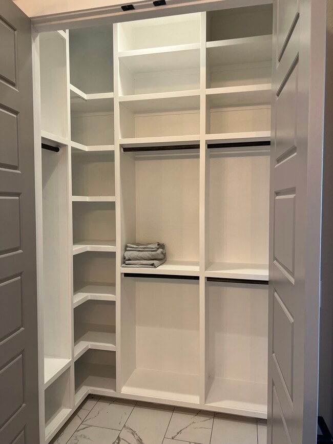 Photo - 360 Club Oak Ln