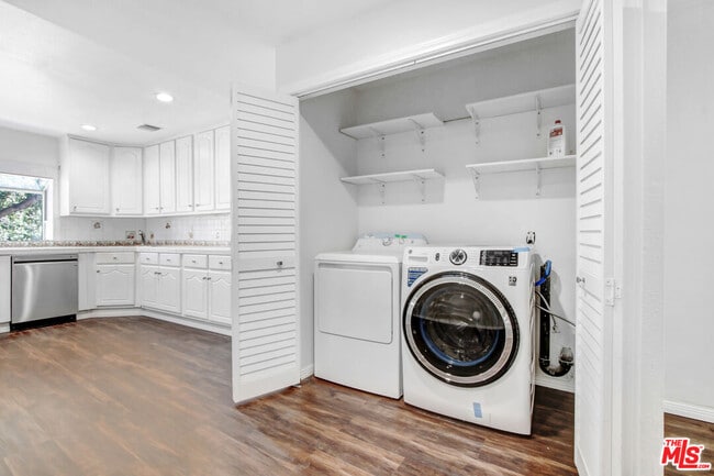 Photo - 1402 Hollister St