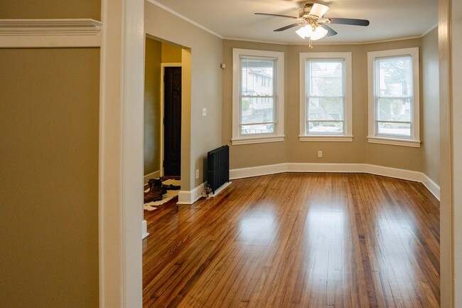 Entrance/living room - 747 Adams Ave Casa Adosada