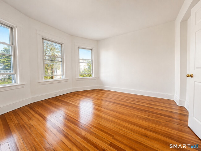 Photo - 545 Huntington Rd