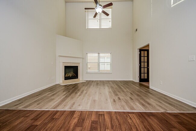 Photo - 185 Stillwood Dr