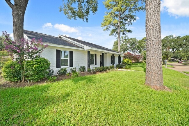 Photo - 5943 Greenmont Dr
