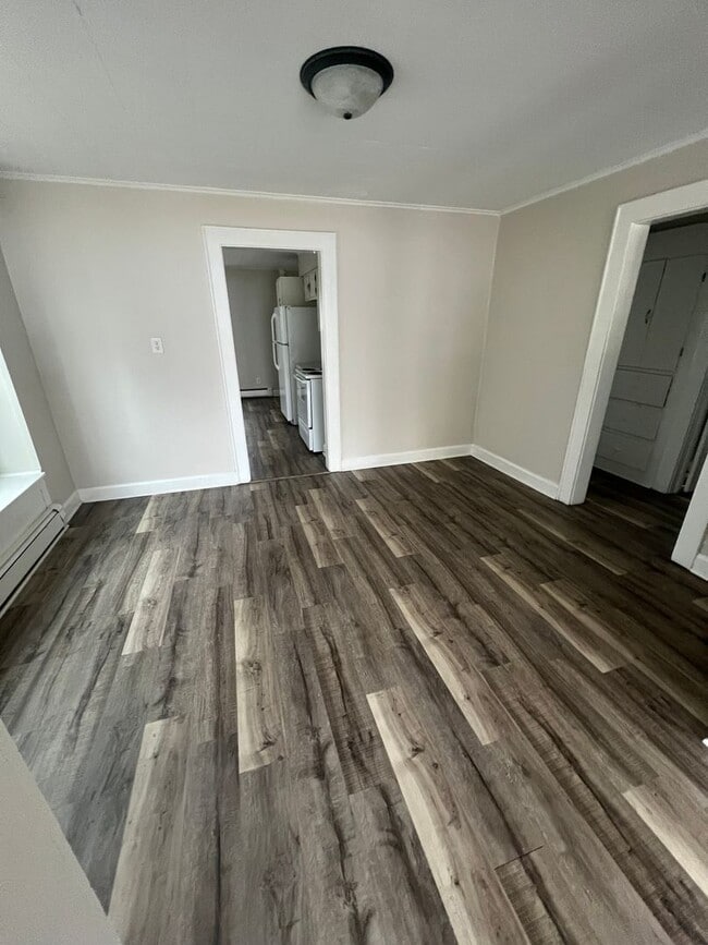 Building Photo - 2 bedroom 1 bath home