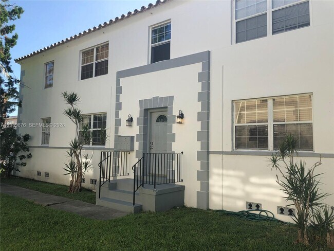 Photo - 15 Sidonia Ave Unit 3
