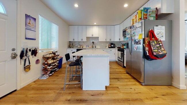 Building Photo - 5630 Dorothy Dr Rental