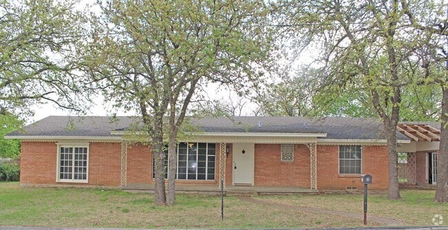 Building Photo - Great 2 Bdrm 1 Bath Home in Sanger Tx