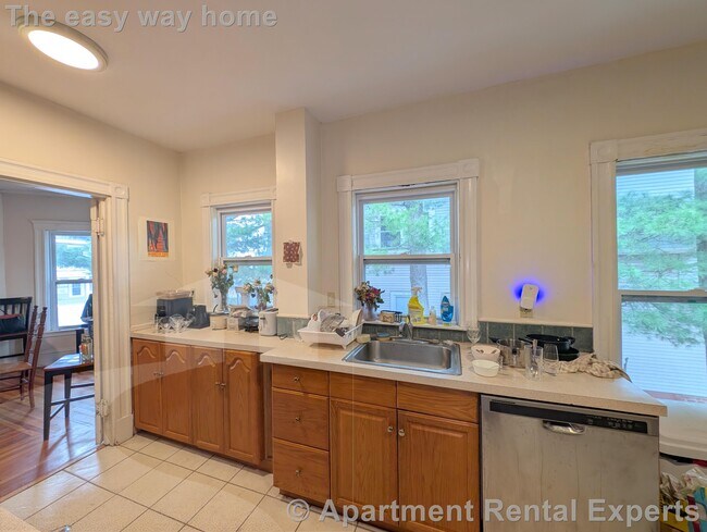 Photo - 16 Curtis Ave