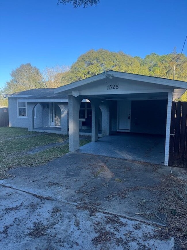 Photo - POOL AND APT/WORK SHOP/CRAFT ROOM