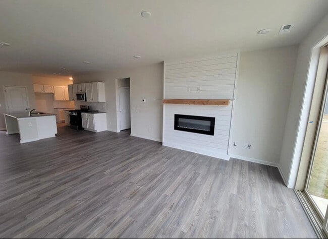 Photo - 1007 Maylen Trce