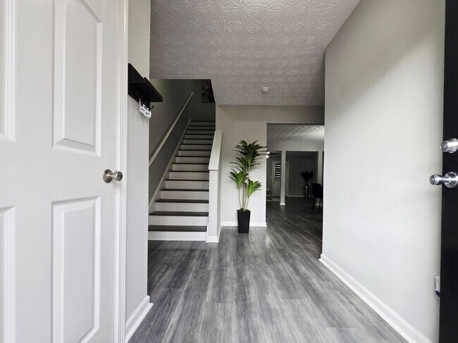 Photo - 2430 Piering Dr