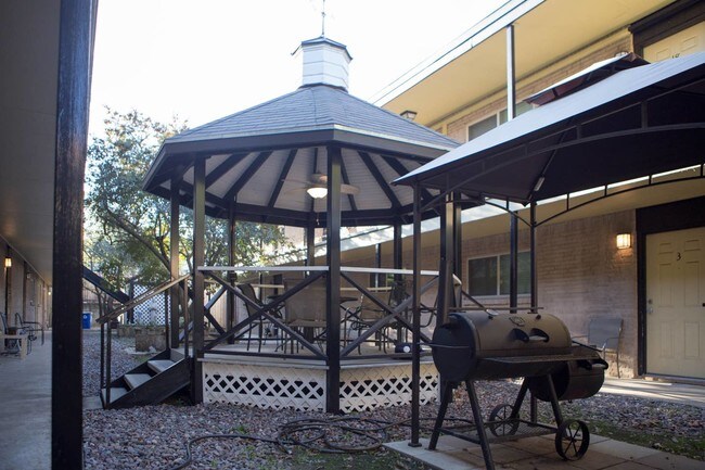 West 3855 - a Warner Alan Property