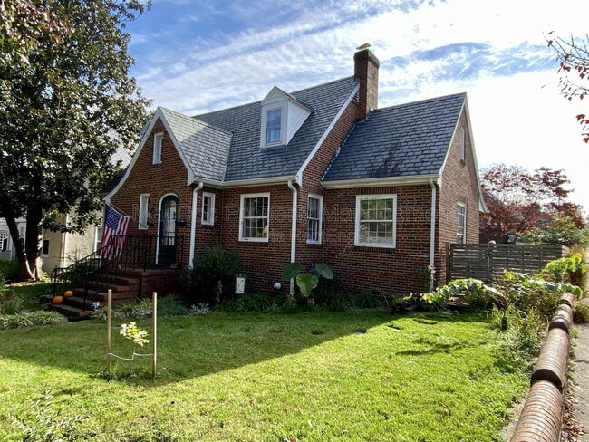 Photo - 916 Sylvania Ave