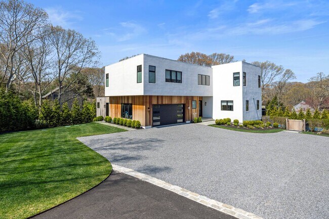 Photo - 130 Highview Dr House