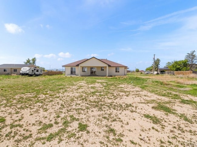 Building Photo - 1327 N Platteville Blvd Rental