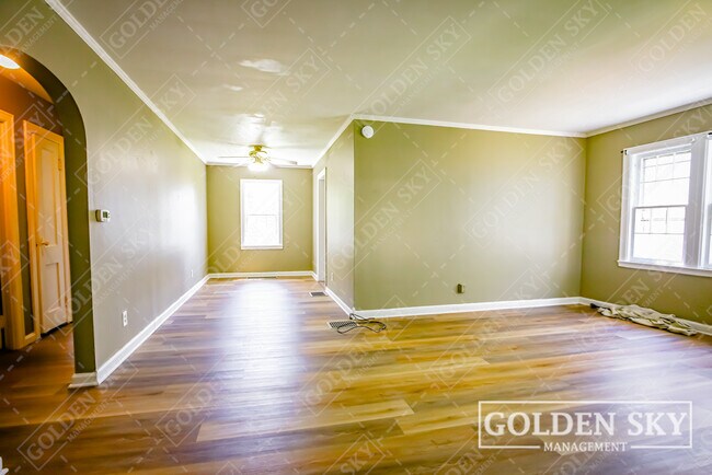 Photo - 1111 W Bethel Ave