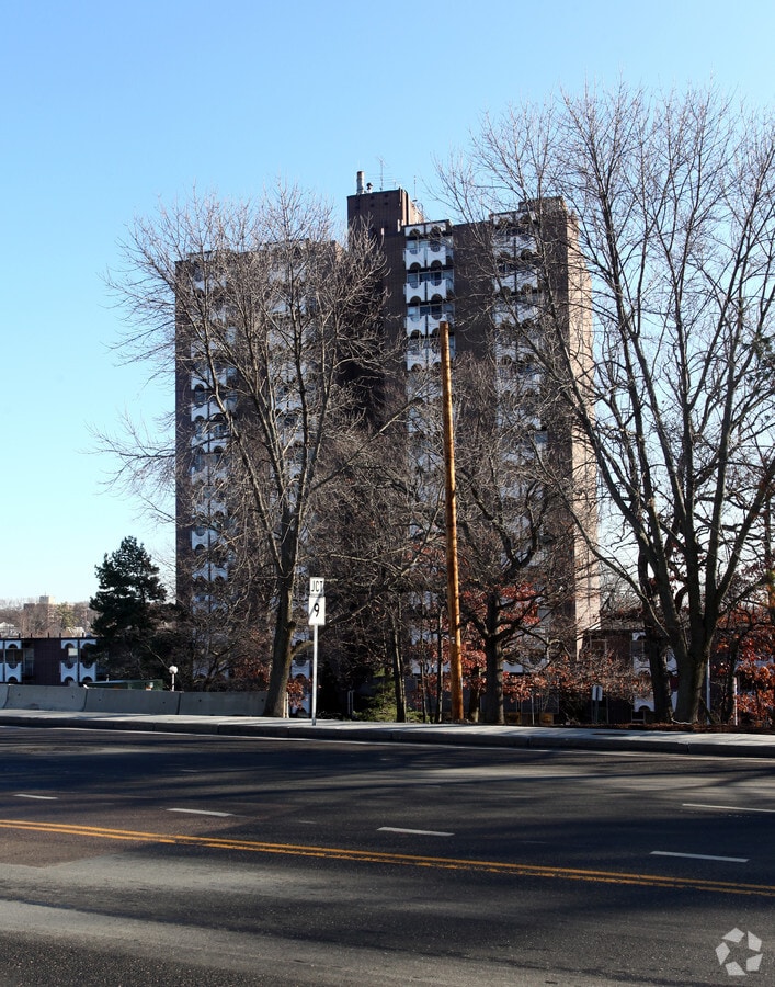 Photo - Lincoln Park Tower Apartments