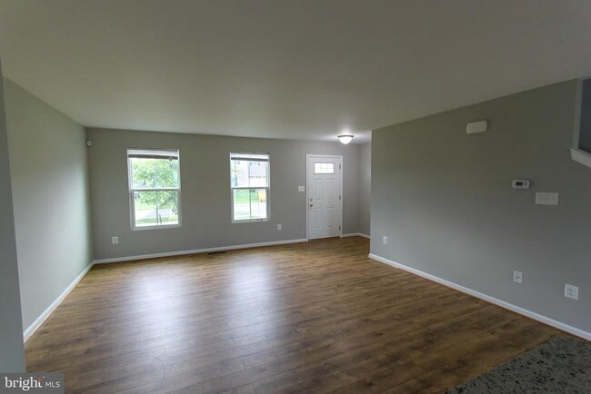 Photo - 123 Singleton Way