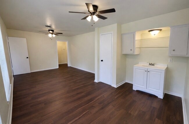 Photo - 205 E Crestmont Dr