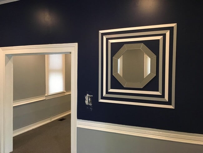 Building Photo - 514 W 38th St