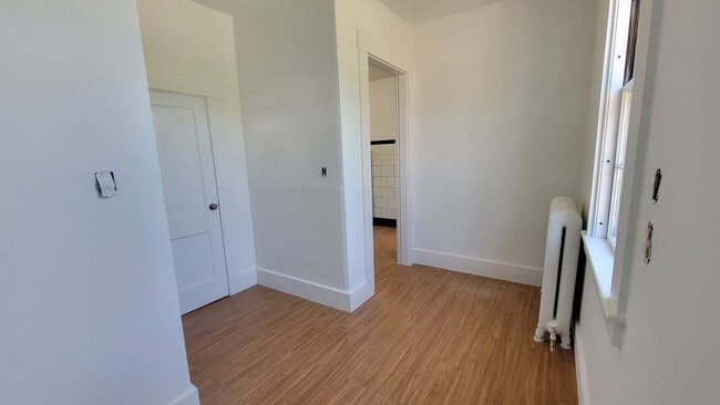 Building Photo - 5 Bluff Ave Unit 1