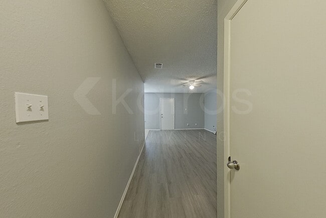 Photo - 1117 Saturn Dr