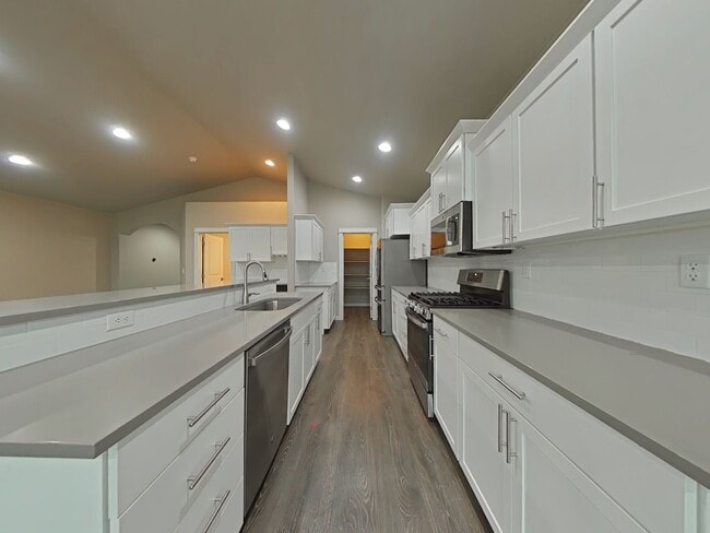 Photo - Modern 3 Bedroom House ~ NW Albany ~ Dog Friendly