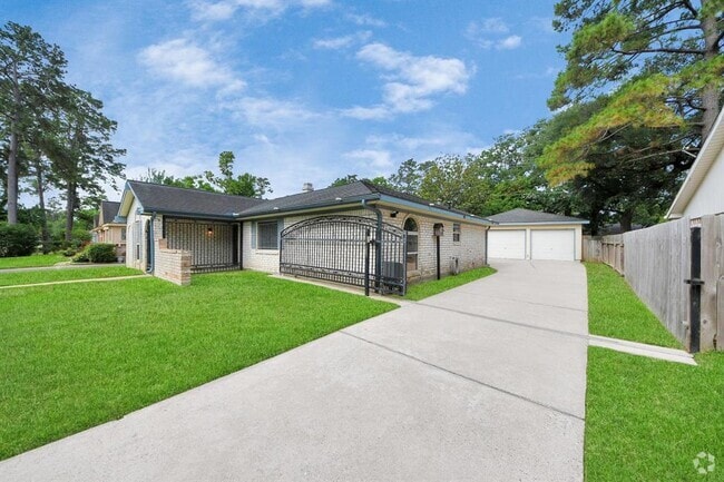 Building Photo - 23223 Canyon Lake Dr Rental