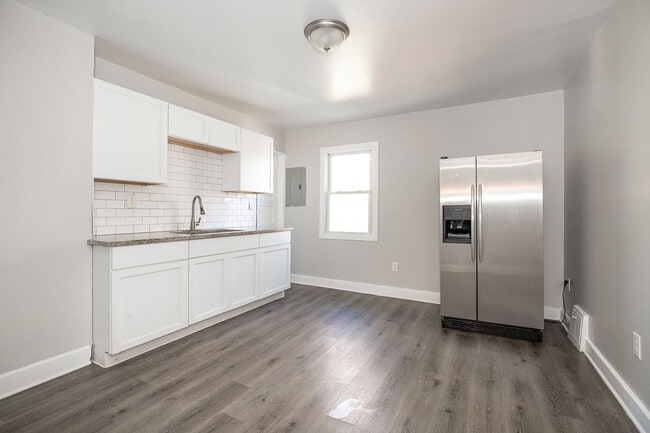 Building Photo - 3782 W 38th St Unit 3782 w 38 Up