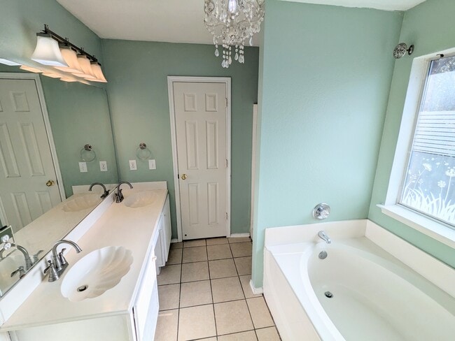 Photo - 124 S Bending Oak Ln