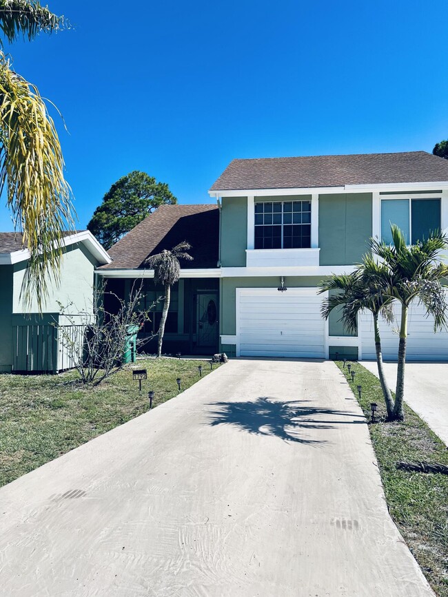 Building Photo - 1792 SE Balmoral Ct Rental