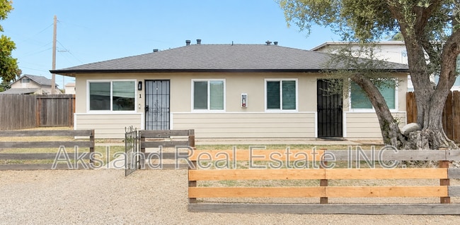 Building Photo - 4555 Davis Ave