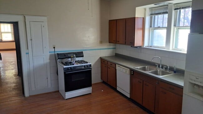 Photo - 5301 S Broadway