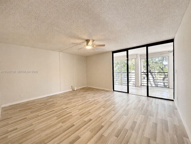 20200 W Country Club Dr Unit PH16