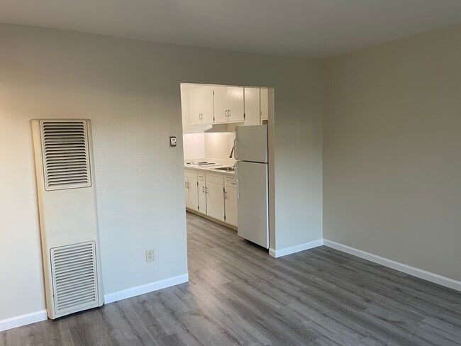 Photo - 2070 Latham St Unit 1