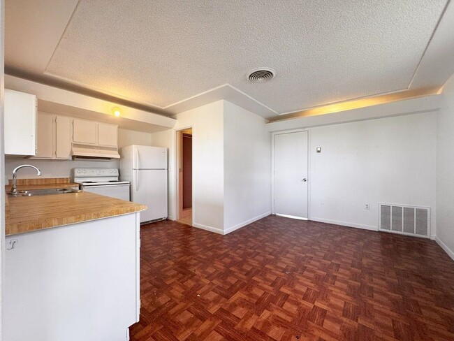 Photo - 105 Lake Breeze Dr