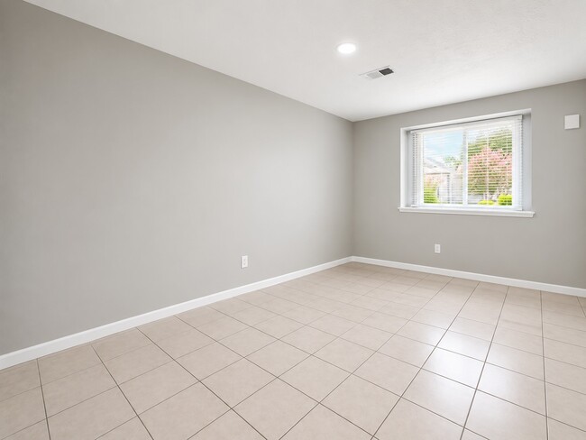 Photo - 723 Onaleigh Dr