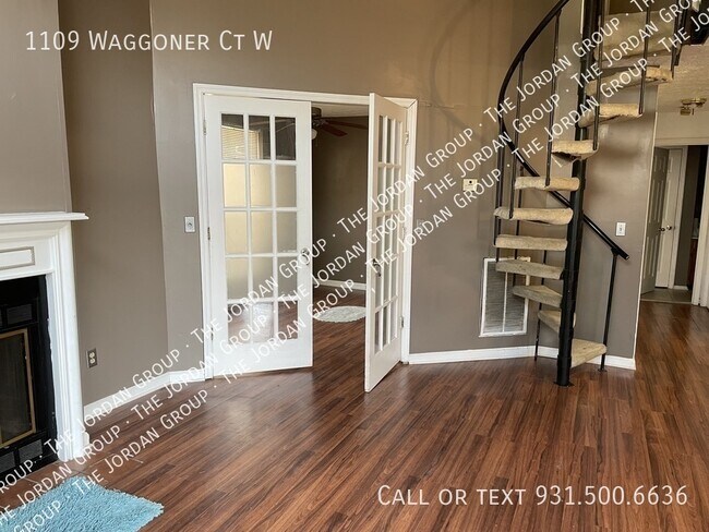 1109 Waggoner Ct W